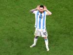 Messi celebra el segundo tanto de Argentina con este gesto hacia el banquillo de Países Bajos.