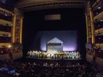 Saludos tras el ensayo general de 'La Sonnambula' en el Teatro Real