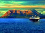 El barco MS Trollfjord rumbo a Troms&oslash;.
