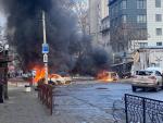 Imagen compartida por el presidente ucraniano, Volidimir Zelenski, del bombardeo ruso en el centro de la ciudad de Jers&oacute;n en plena Nochebuena.