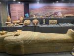 Una misión arqueológica descubre en Egipto dos tumbas con casi 60 momias y extremidades al término de su campaña en 2022.