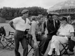 Stallone, Michael Caine, Pel&eacute; y el director John Huston durante el rodaje de 'Evasi&oacute;n o victoria'.