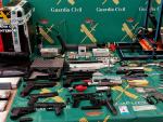 La impresora 3D y las armas que le han sido intervenidas al hombre arrestado en Ripoll (Girona).