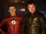 Grant Gustin y Stephen Amell en 'The Flash'