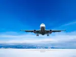 Aterrizaje sobre la nieve de un avión de pasajeros.