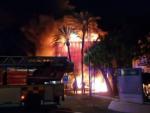 Imagen del incendio en el puerto pesquero de Marbella.
