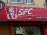 Puede que no sea el KFC original, pero este establecimiento de la India a&ntilde;ade pescado a su men&uacute; adem&aacute;s del pollo. En eso le han superado. (Foto: Reddit / i_eat_AURUM).