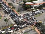Esta instant&aacute;nea de S&atilde;o Paulo (Brasil) muestra claramente que son los coches los que dominan el paisaje de la ciudad. Parece un puzle. (Foto: Reddit/IndeedDeflate87)