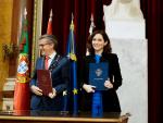 La presidenta de la Comunidad de Madrid, Isabel D&iacute;az Ayuso, junto con el alcalde de Lisboa, Carlos Moedas.