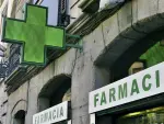 Imagen de archivo del exterior de una farmacia de Madrid.