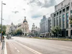 La primera ciudad española que aparece en el top 10 de la lista es Madrid en el puesto octavo. Resonance Consultancy destaca cómo ha sabido recuperarse de la pandemia, así como sus hoteles y restaurantes. También recuerda la elección del Paisaje de la Luz como Patrimonio de la Humanidad por la UNESCO.