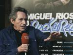 El cantante Miguel R&iacute;os durante una entrevista en las oficinas de la AIE, a 10 de febrero de 2023, en Madrid (Espa&ntilde;a).
