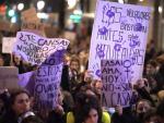 Un grupo de mujeres participa en una manifestaci&oacute;n por el 8M, D&iacute;a Internacional de la Mujer, a 8 de marzo de 2022, en Bilbao, Vizcaya, Euskadi (Espa&ntilde;a).