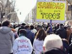 Vista general de la manifestaci&oacute;n en defensa de la sanidad p&uacute;blica, este domingo en Madrid.