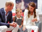 El pr&iacute;ncipe Guillermo y Kate Middleton junto a su hija, la princesa Charlotte.