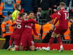 Los jugadores del Liverpool celebran uno de los goles.