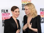 Aubrey Plaza y Cate Blanchett en los Film Independent Spirit Awards 2023.