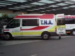 Una ambulancia espera en las puertas del Hospital de La Fe de Valencia en una foto de archivo.