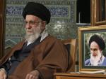 En esta imagen difundida el lunes 20 de marzo de 2023 por la oficina del l&iacute;der supremo iran&iacute;, el l&iacute;der supremo ayatol&aacute; Ali Jamenei da un A&ntilde;o Nuevo televisado a la naci&oacute;n.