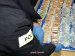 Los Mossos d'Esquadra han incautado 7.000 euros en efectivo y distintas cantidades de droga.