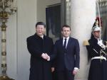 Xi Jinping junto a Emmanuel Macron en una foto de archivo durante la visita del mandatario chino en 2019.