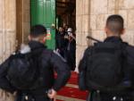 Palestinos atrincherados en la mezquita de Al Aqsa.