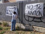 Vecinos de Montecarmelo pidiendo la reubicaci&oacute;n del cant&oacute;n de limpieza.