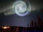 Una espiral azul claro con forma de galaxia apareci&oacute; durante unos minutos en el cielo de Alaska.