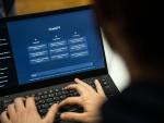 FILED - 25 January 2023, Hesse, Darmstadt: A person uses the text software ChatGPT of the AI research and deployment company OpenAI. Photo: Frank Rumpenhorst/dpa (Foto de ARCHIVO) 25/1/2023 ONLY FOR USE IN SPAIN