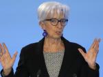La presidenta del BCE, Christine Lagarde, comparece ante los medios tras anunciar una subida de tipos de 0,25 puntos.