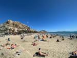 Imagen de una playa en Alicante durante la pasada Semana Santa.