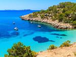 Disfruta de unas vacaciones inolvidables en las famosas playas de Ibiza al mejor precio con Iberia Express