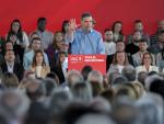 El secretario general del PSOE y presidente del Gobierno, Pedro S&aacute;nchez durante su intervenci&oacute;n en un acto p&uacute;blico en Puertollano (Ciudad Real) este domingo.
