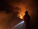 El incendio que se originó el miércoles por la noche en Pinofranqueado, en la comarca extremeña de Las Hurdes (Cáceres), ha empeorado "notablemente" en las últimas horas y las llamas ya han alcanzado la Sierra de Gata.