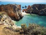 La zona del sur de Portugal promete paisajes &uacute;nicos y playas rec&oacute;nditas de aguas cristalinas.