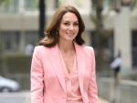 Kate Middleton con traje rosa