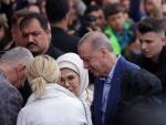 Erdogan y su mujer, acuden a votar.