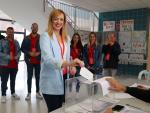 Votaci&oacute;n en Maracena (Granada) de la alcaldesa y candidata a la reelecci&oacute;n, Berta Linares.