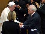 El papa Francisco recibe a Martin Scorsese en el Vaticano.