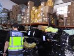 La Polic&iacute;a Nacional ha detenido a dos personas en el pol&iacute;gono industrial de Cobo Calleja, en Fuenlabrada, en una de las mayores incautaciones de productos falsificados realizadas hasta la fecha