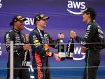 Verstappen celebra la victoria en España con Hamilton y Russell.