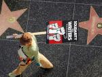 El sindicato de actores de Hollywood amenaza con sumarse a la huelga de los guionistas