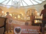 Activistas climáticos de Last Generation rocían de pintura un hotel de lujo en la isla alemana de Sylt.