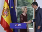 El presidente del gobierno, Pedro Sánchez, y la presidenta de la Comisión Europea, Ursula Von der Leyen, ofrecen una rueda de prensa enl Museo de las Colecciones Reales.