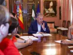 El alcalde de Sevilla, José Luis Sanz, se ha reunido con una representación de la plataforma Barrios Hartos