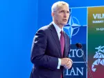 El secretario general de la OTAN, Jens Stoltenberg, comparece ante los medios de comunicación en la cumbre de la OTAN celebrada en Vilna (Lituania).