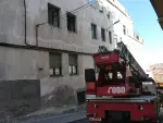 Quince intoxicados, siete de ellos menores, en el incendio de una vivienda de un bloque de pisos de en Ávila
