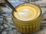 Qué es el 'egg coffe', el café extra cremoso elaborado con huevo.