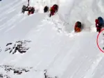 Se ha producido un nuevo escándalo en el montañismo. Unos escaladores que se disponían a subir el K2 han dejado morir a otro, gravemente herido, a 1.3000 pies de la cima. Han pasado por su lado y lo han esquivado sin prestarle ayuda alguna.