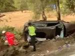 Imagen del accidente ocurrido en La Adrada con dos v&iacute;ctimas mortales y dos heridos grave que viajaban con una quinta persona, la conductora, en un coche.